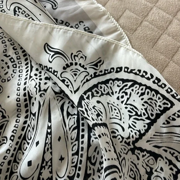 Hot Honey Scarf - Picture 4 of 4